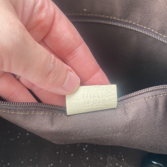 Gucci Handbag! Authentic - Picture 5 of 7